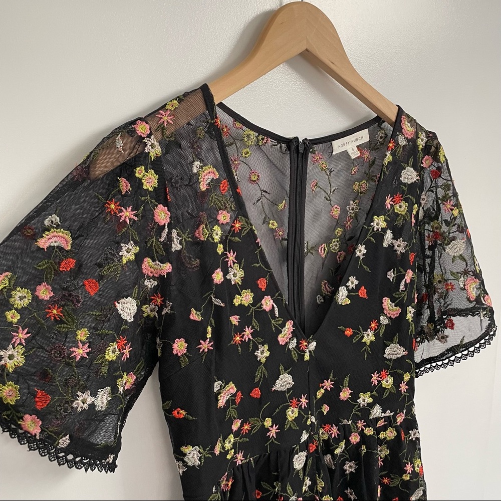 Honey Punch Floral Romper Size Small - Picture 2 of 5